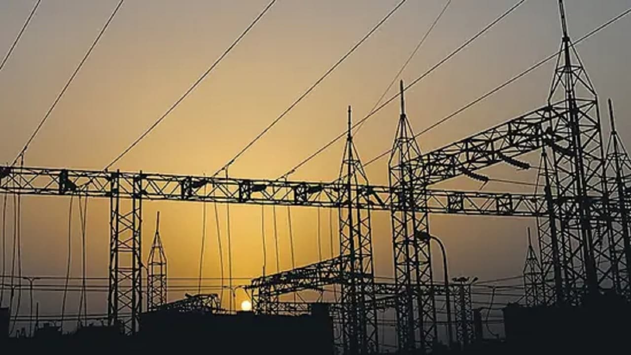 केंद्रीय मंत्री ने की कोयला स्टॉक की स्थिति की समीक्षा, दिल्ली में बिजली आपूर्ति की नहीं कोई किल्लत!