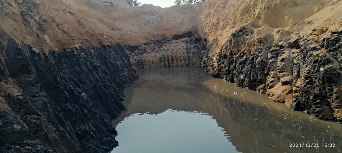 हथियार के दम पर गढ़वा के इन इलाकों से हो रहा है कोयले का अवैध खनन, प्रशासन का भी मिलता है सहयोग