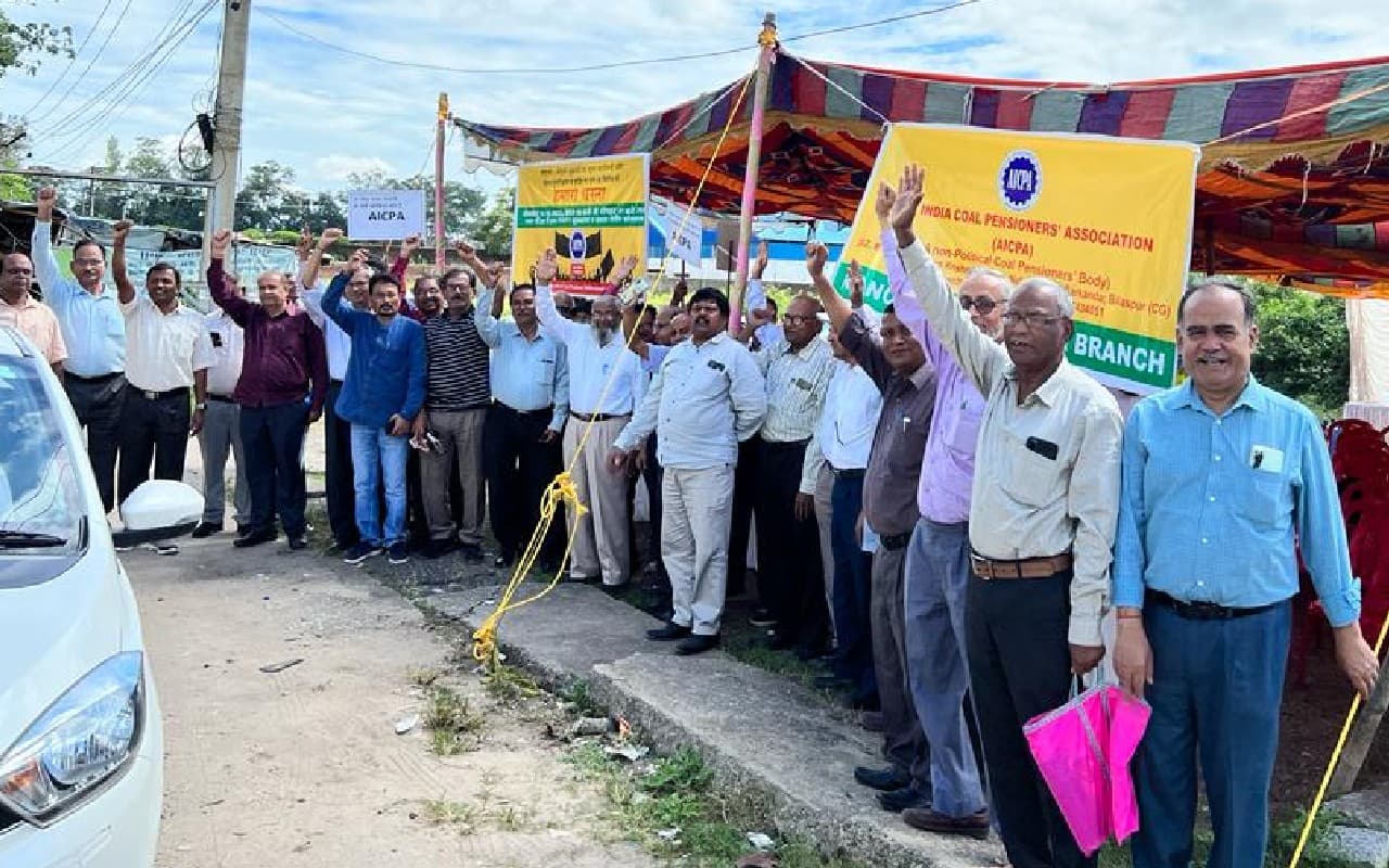 कोल इंडिया कर्मचारियों ने रांची में कोयला खान भविष्य निधि के क्षेत्रीय कार्यालय को घेरा, ये हैं मांगें