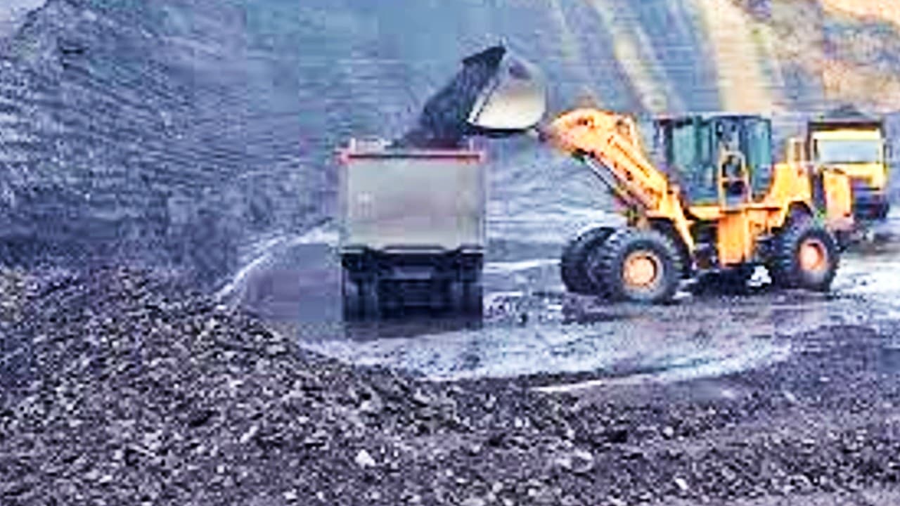 Power Crisis: गहरा सकता है बिजली संकट, इन पावर प्लांट्स में बचा है सिर्फ 26 फीसदी कोयला