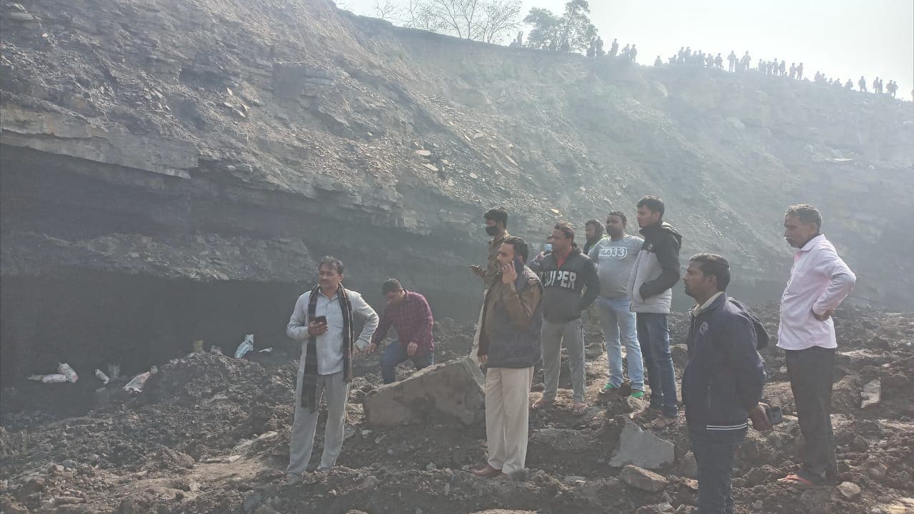 कोयला खनन के दौरान धनबाद में तीन खदानें धंसीं, 15 से ज्यादा लोगों की मौत, लेकिन पुष्टि 5 की