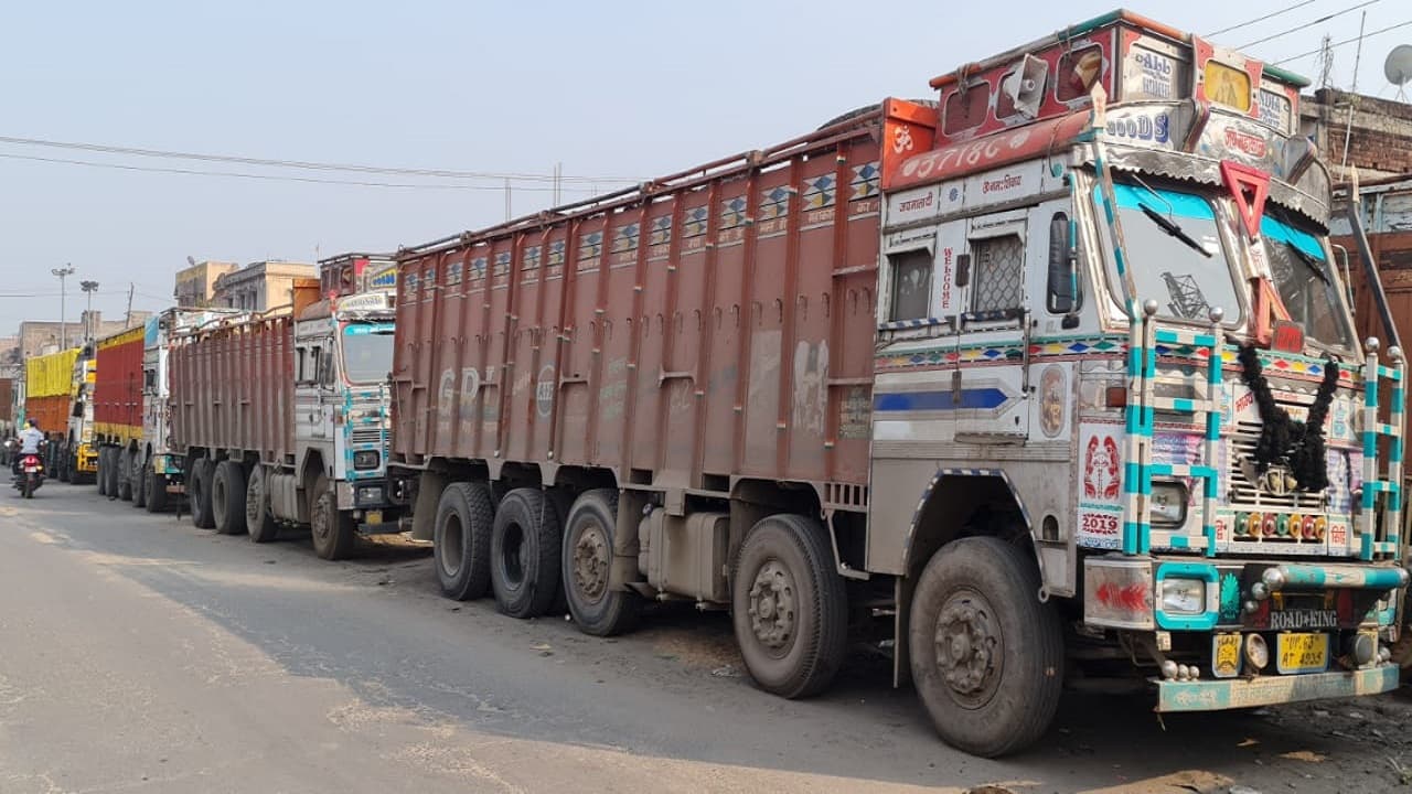 Jharkhand News: अवैध कोयला कारोबारियों के खिलाफ बड़ी कार्रवाई, 8 ट्रक पर लदा 200 टन कोयला जब्त, 6 को जेल