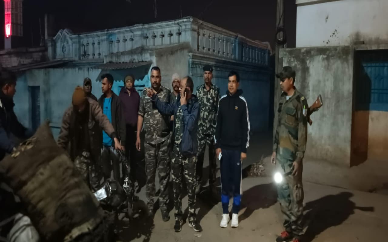 गिरिडीह पुलिस ने अवैध कोयला कारोबार के खिलाफ की बड़ी कार्रवाई, 24 बाइक के साथ तीन गिरफ्तार