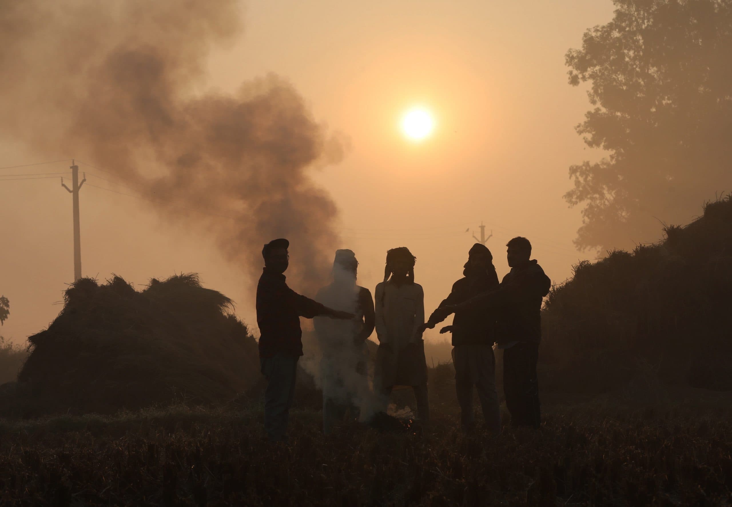 उत्तर भारत में बढ़ी ठंड, कई इलाकों में 10 डिग्री से नीचे आया तापमान, जानें आज कहां होगी बारिश