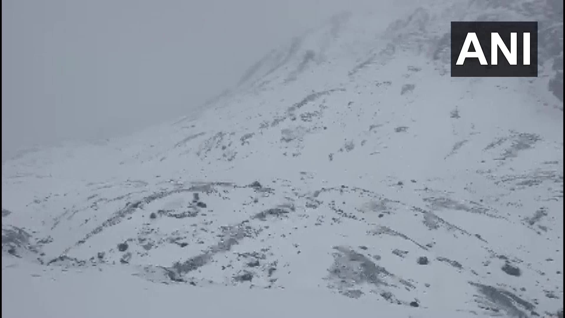 पहाड़ों से लेकर मैदान तक शीतलहर, जम गयी डल लेक, हांड कंपाती सर्दी से बेपटरी हुआ जनजीवन, देखें तस्वीरें