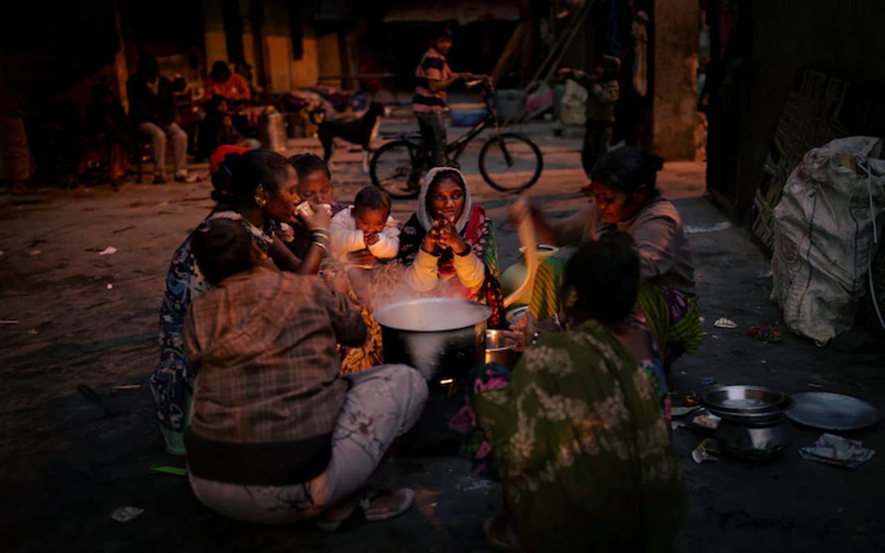 Weather Forecast LIVE: इन राज्यों में हल्की से मध्यम बारिश और बर्फबारी की संभावना, जानें मौसम का हाल