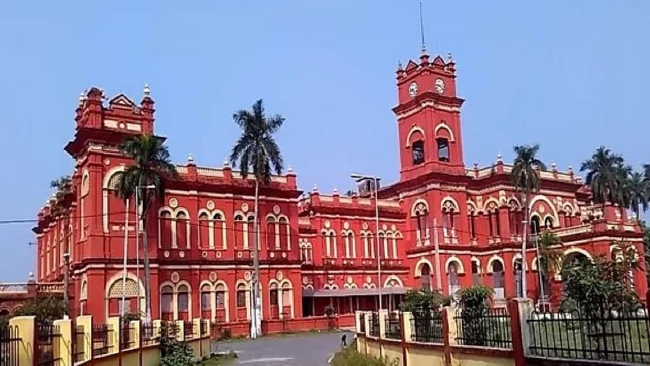 दरभंगा संस्कृत विवि के छात्र उसी कक्षा में लटक रहे जिसमें लिया था नामांकन, परीक्षा का नहीं निकला रिजल्ट