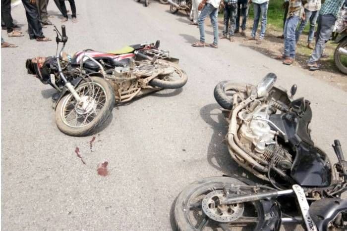 दो बाइकों की टक्कर में एक की गयी जान