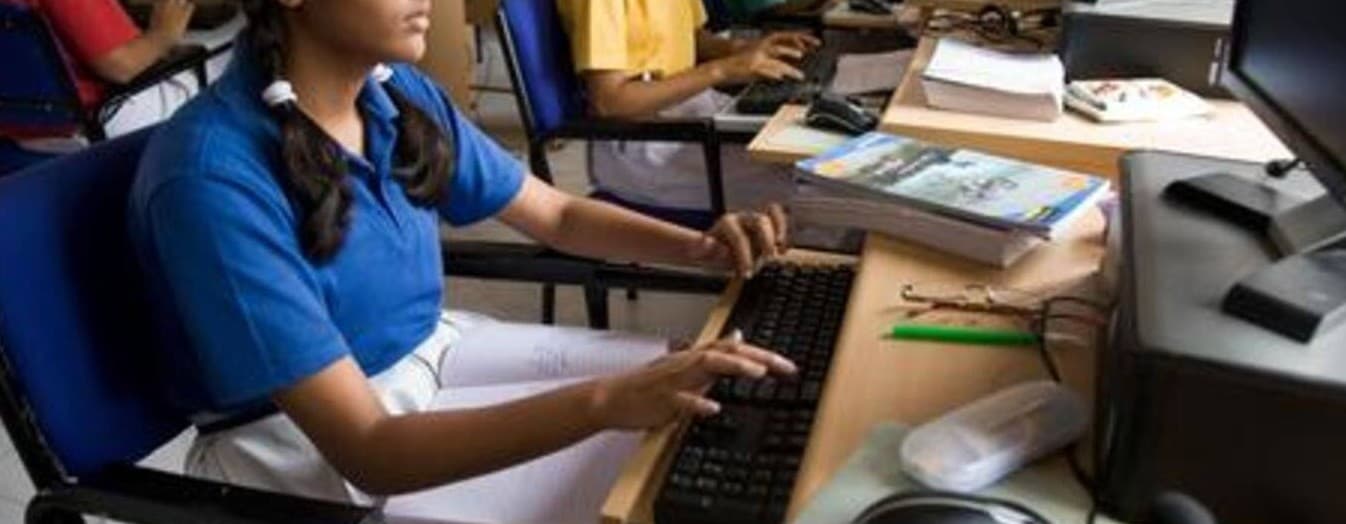 स्कूलों में तकनीक