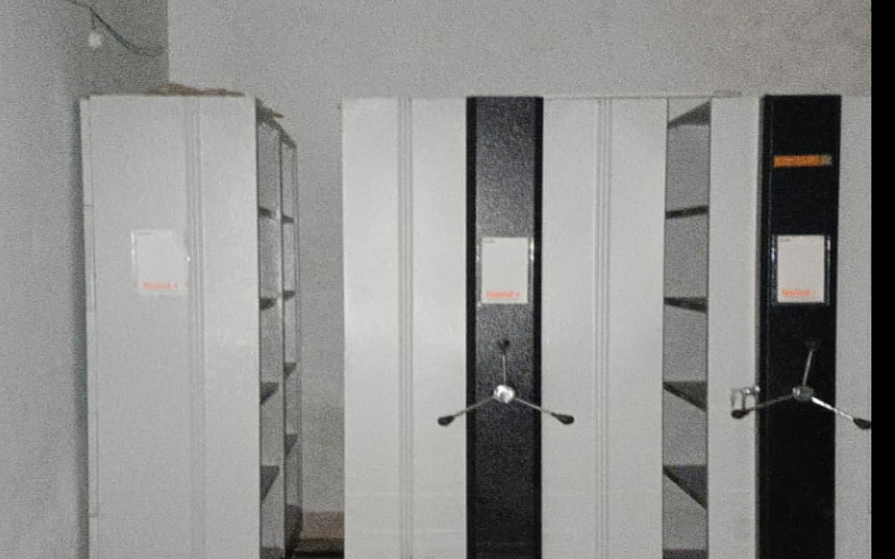 झारखंड : गुमला में सात साल से धूल फांक रहा खतियान की कॉपी देने वाला कंपैक्ट बॉक्स मशीन, लोग परेशान