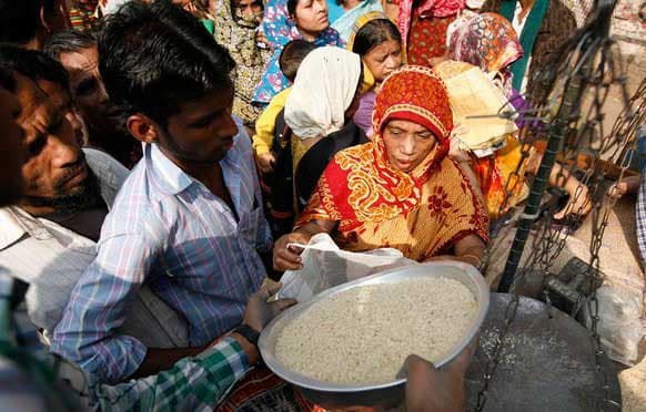 कम राशन देने की शिकायत पर डीसी ने एमओ को लगायी फटकार