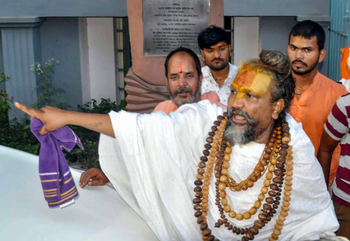 मध्य प्रदेश : जेल गये कंप्यूटर बाबा, आश्रम पर चला बुलडोजर, कांग्रेस से है गहरा नाता