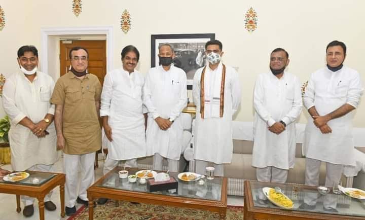 Rajasthan Crisis : कांग्रेस ने जताया अजय माकन पर विश्वास, राजस्थान में जारी विवाद सुलझाने में होंगे सफल?