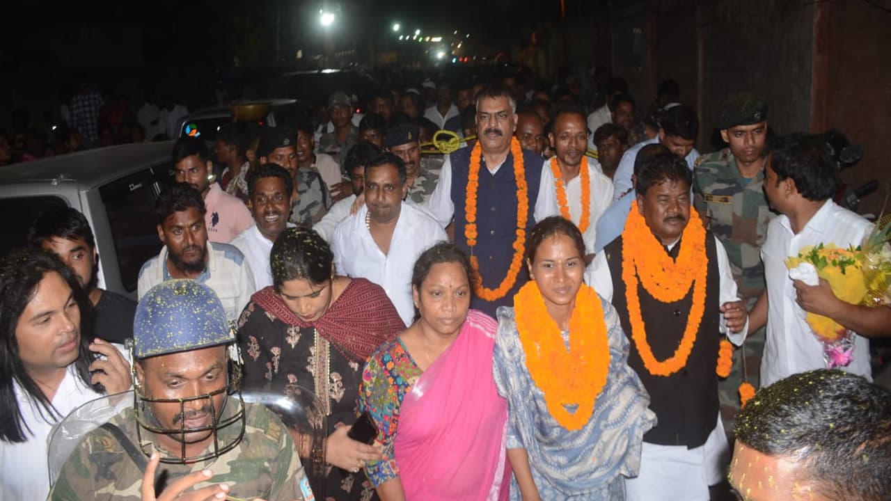 Mandar By-Election Result Updates: CM हेमंत सोरेन और कांग्रेस प्रदेश प्रभारी ने शिल्पी को दी बधाई