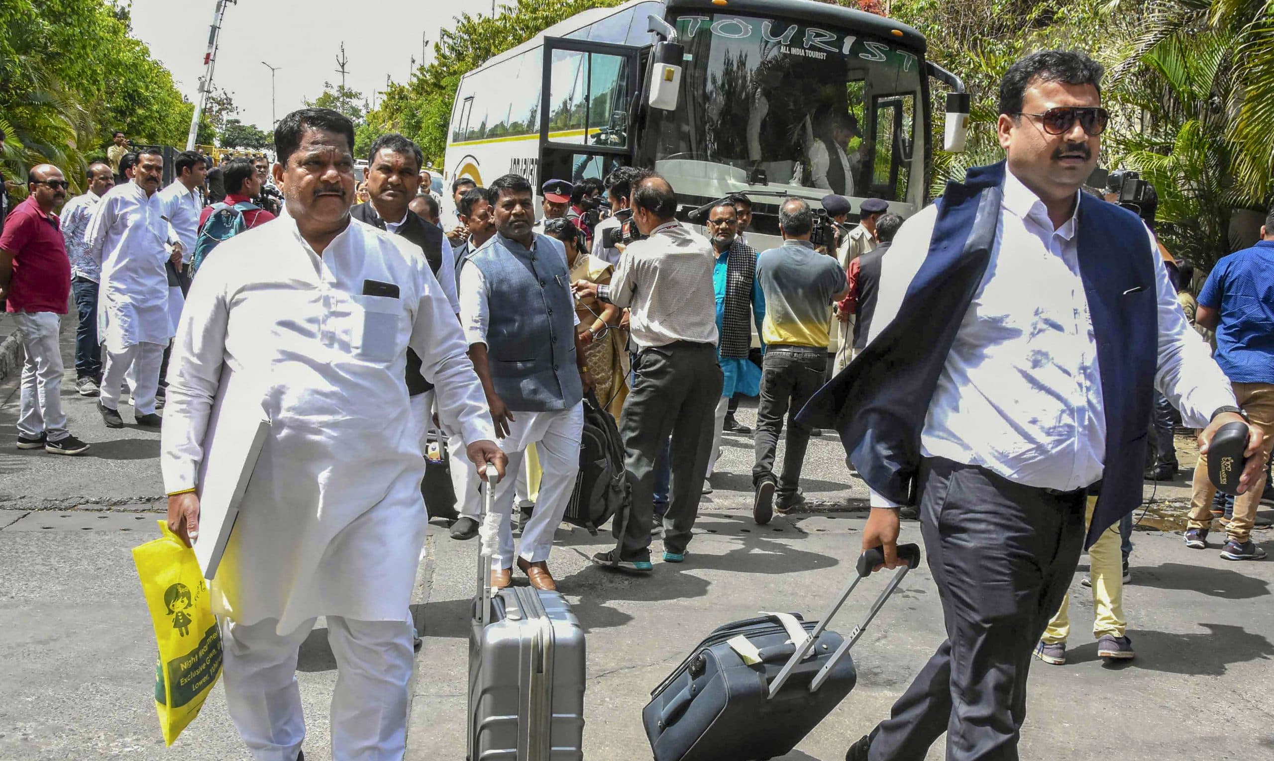 MPCrisis : 'फ्लोर टेस्‍ट' से पहले जयपुर, बेंगलुरु से लौटे सभी कांग्रेसी विधायकों का कराया गया कोरोना टेस्‍ट