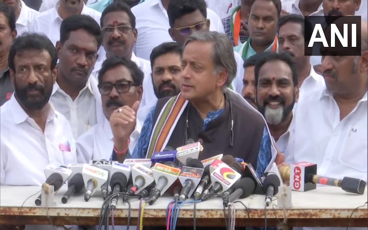 Congress President Election: प्रचार अभियान में जी जान से जुटे शशि थरूर, कर रहे ताबड़तोड़ सभाएं Congress President Election: प्रचार अभियान में जी जान से जुटे शशि थरूर, कर रहे ताबड़तोड़ सभाएं