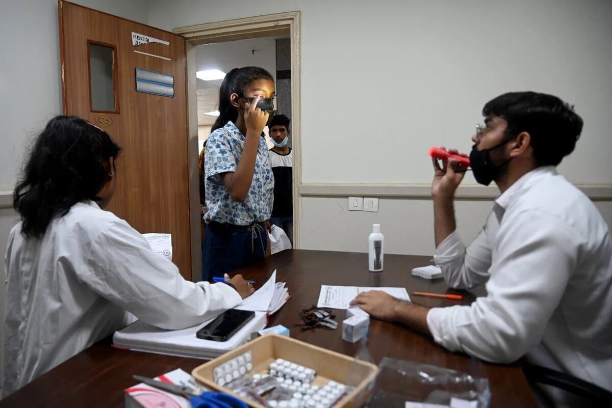 UP में तेजी से फैल रहा Eye Flu, अस्पतालों में बढ़े मरीज, डिप्टी सीएम ब्रजेश पाठक ने स्कूलों को लेकर कही ये बात