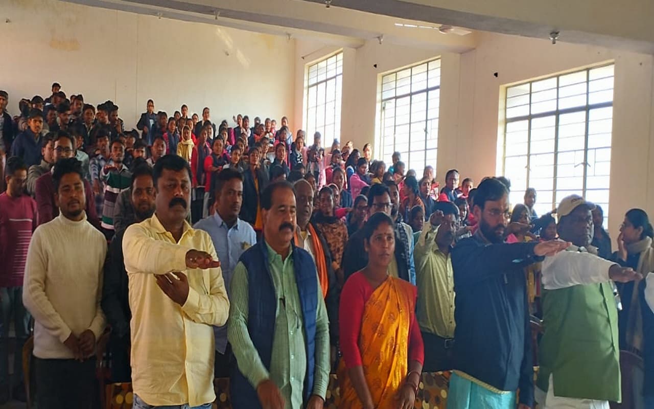 लातेहार के संत जेवियर्स कॉलेज व नेतरहाट आवासीय विद्यालय में संविधान की प्रस्तावना की दिलायी गयी शपथ