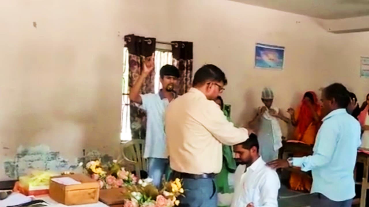 Conversion in Bhopal School: भोपाल के एक स्कूल में धर्म परिवर्तन की कोशिश के आरोप में छह लोग गिरफ्तार