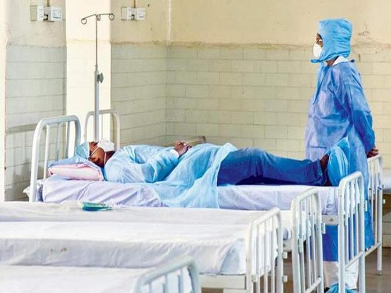 Corona पीड़ित महिला का डायलिसिस करनेवाले डॉक्टर व कर्मचारी Quarantine