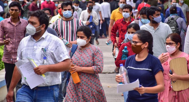 Coronavirus Updates: कोरोना की तीसरी लहर जल्द?पिछले 24 घंटे में 31,923 नये मामले,ये राज्य बढ़ा रहे हैं टेंशन