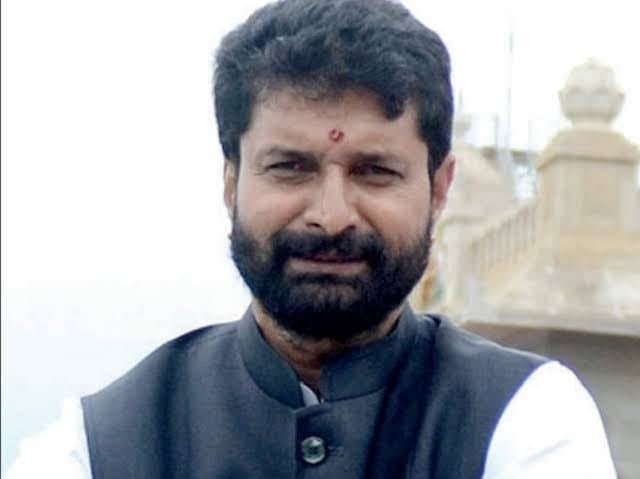 कर्नाटक के पर्यावरण मंत्री आए कोरोना की चपेट में, पत्नी और बेटी की रिपोर्ट आई नेगेटिव