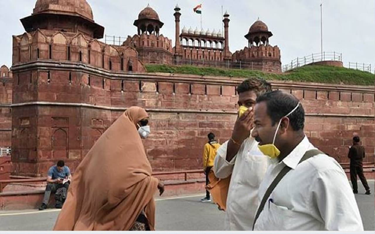 Independence Day: कोरोना के बढ़ते मामलों को देखते हुए केंद्र ने जारी की एडवाइजरी, कहा- बड़ी सभाओं से बचें