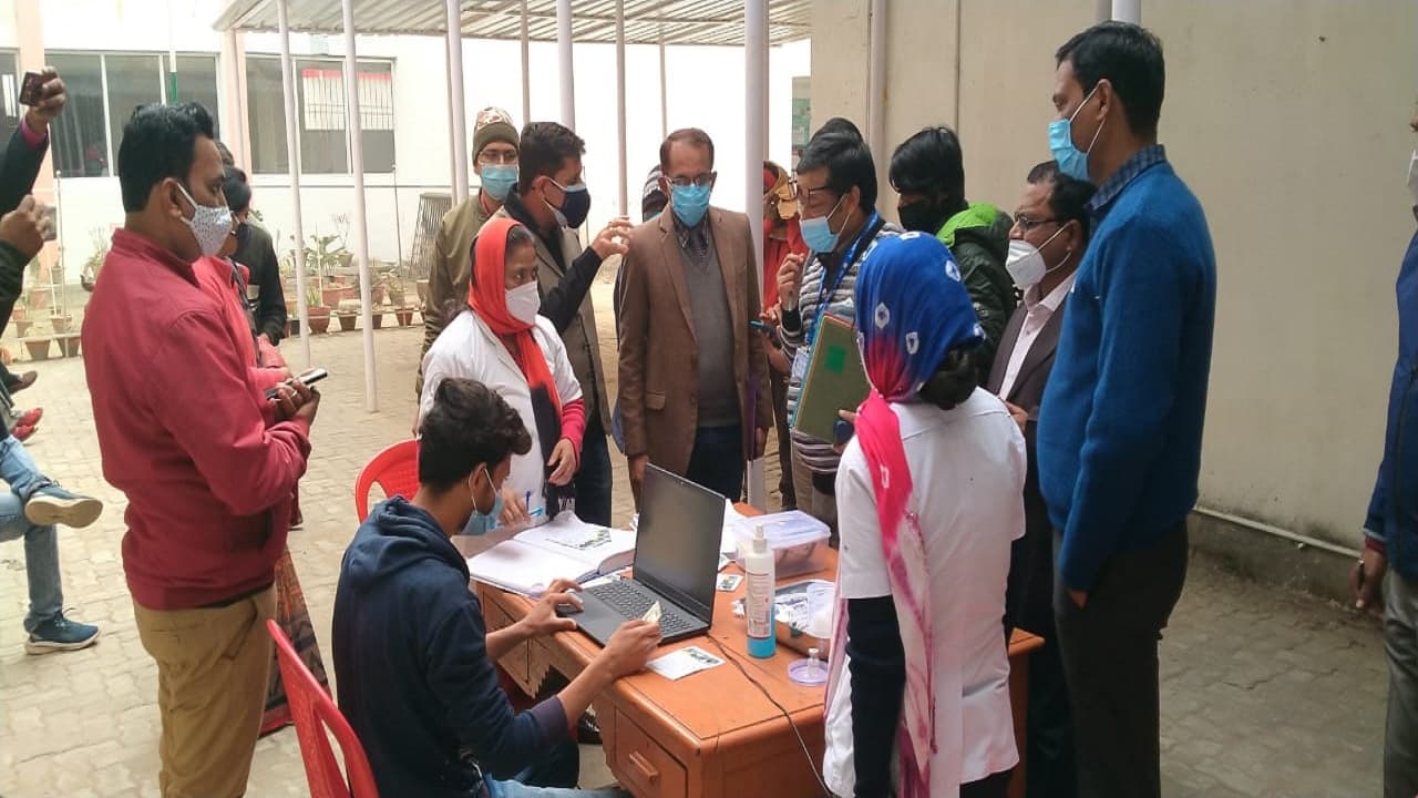 कोरोना के बढ़ते केस के बीच सदर अस्पताल का जायजा लेने पहुंची केंद्रीय टीम ने रोकथाम को लेकर दिए ये निर्देश