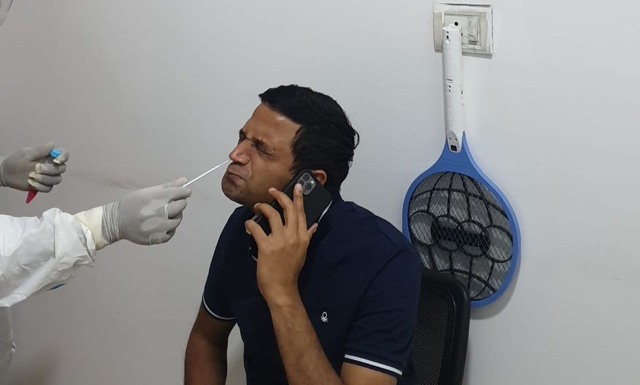 Coronavirus In Jharkhand : रांची डीसी के आवासीय कार्यालय के तीन कर्मचारी कोरोना पॉजिटिव, उपायुक्त छवि रंजन ने कराया कोरोना टेस्ट