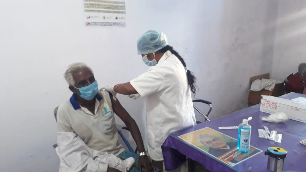Corona Vaccination in UP :  यूपी ने कोरोना टीकाकरण में बनाया रिकॉर्ड, एक दिन में लगे 26 लाख से अधिक टीके