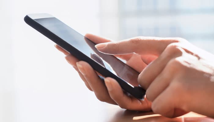 ALERT! वैज्ञानिकों की चेतावनी, आपके फोन की स्क्रीन पर हफ्तेभर रह सकता है कोरोना वायरस