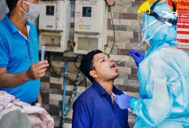 Coronavirus India: देश में एक सप्ताह के बाद आये 15000 से कम नये केस, महाराष्ट्र में नहीं थम रही रफ्तार