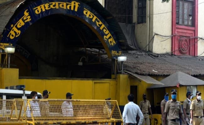 कोरोना का खौफ, महाराष्ट्र सरकार ने 7,200 कैदियों को किया रिहा