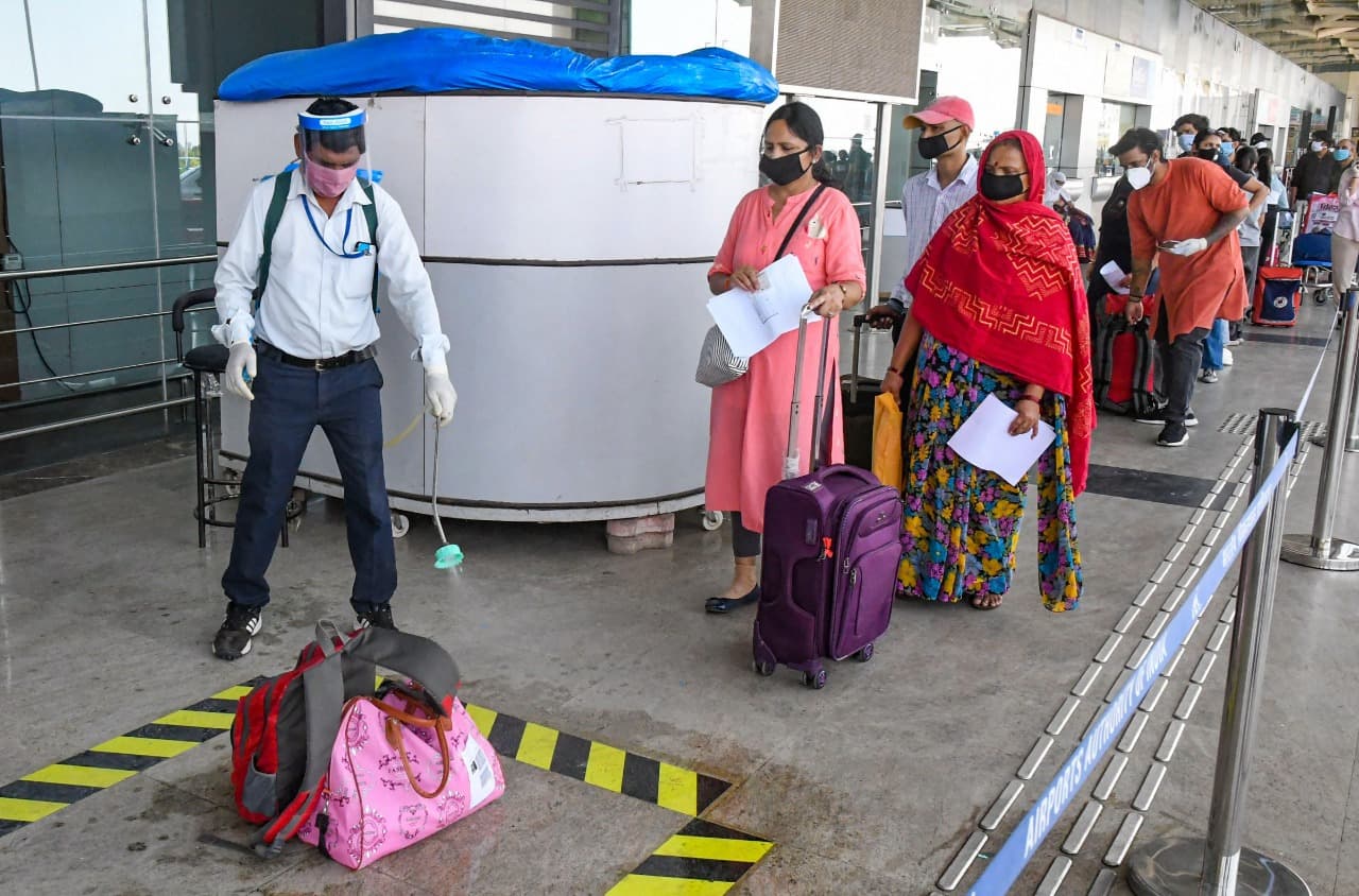 Coronavirus Case Updates : देश में कोरोना मरीजों की तादाद डेढ़ लाख के करीब, अबतक 4167 की मौत