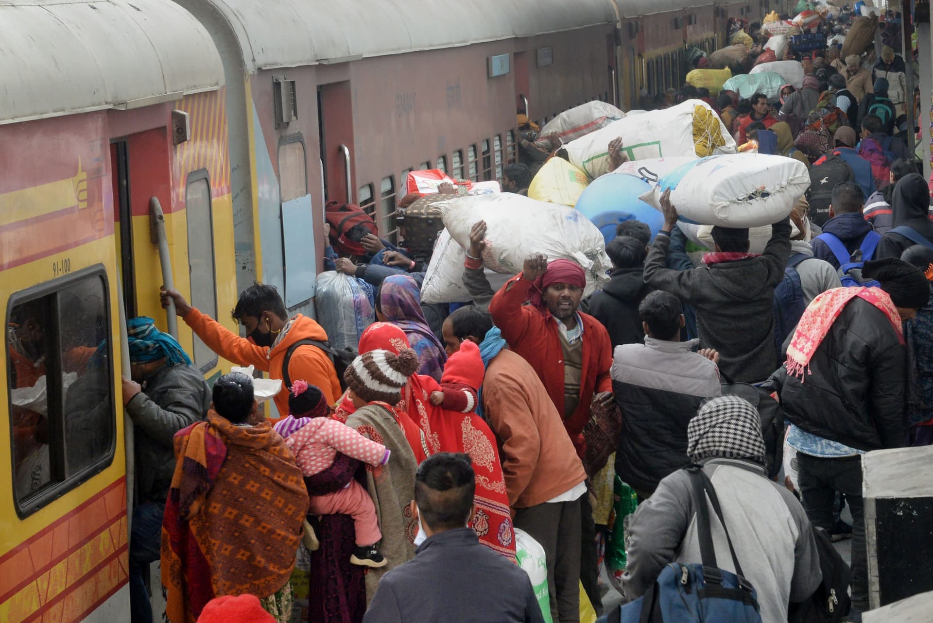 Indian Railways News: दिल्ली से बिहार आने वाली ट्रेनें दिवाली-छठ के चार महीने पहले ही फुल, देखिए लिस्ट