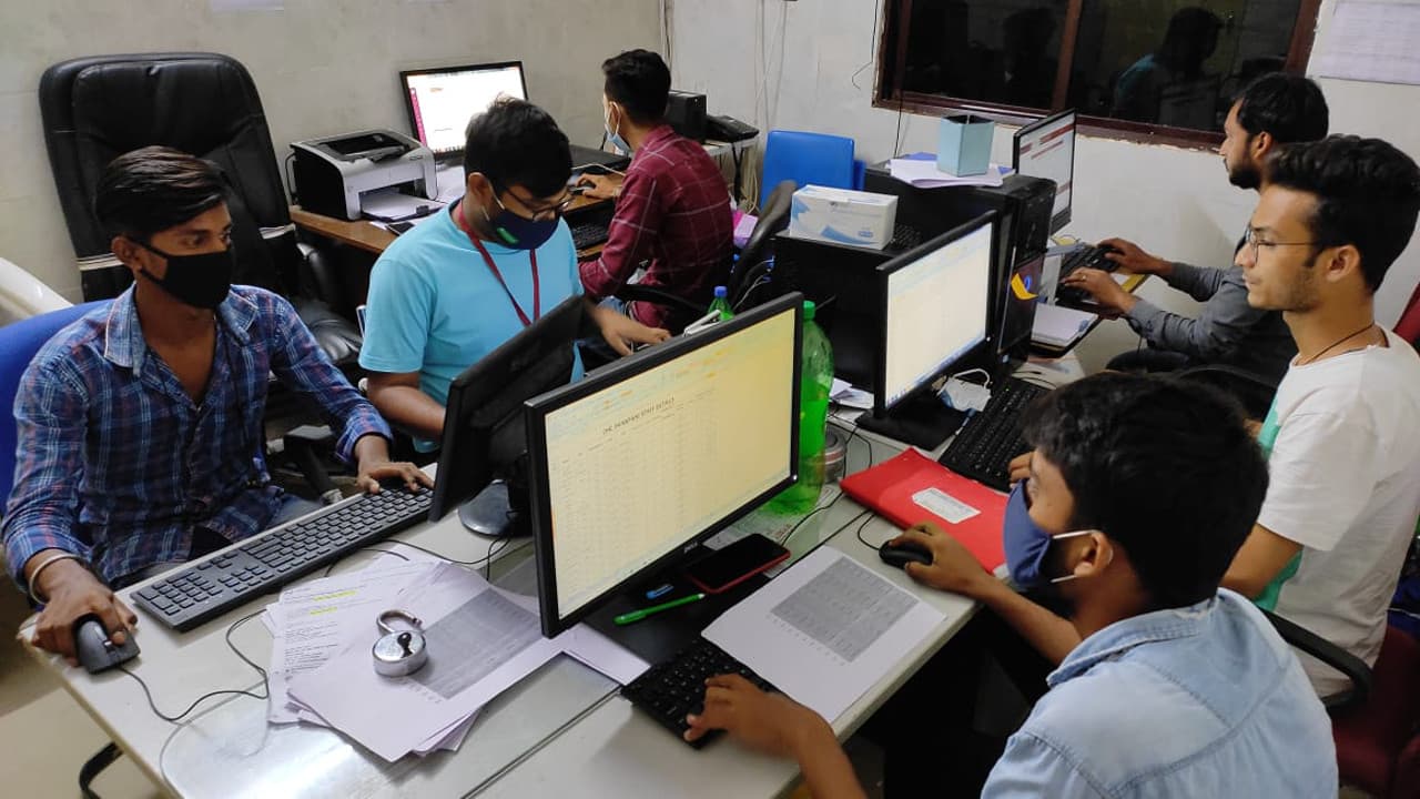 पश्चिमी सिंहभूम में कोरोना को मात देने में लगे कर्मियों को नहीं मिली प्राेत्साहन राशि, नहीं मिला सर्टिफिकेट