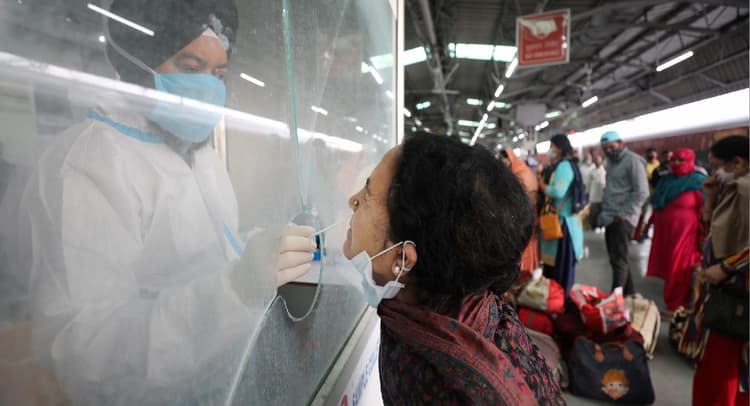 Coronavirus Updates: पिछले 24 घंटे में कोरोना से 666 की मौत, त्‍योहार के सीजन में ये राज्‍य बढ़ा रहे हैं टेंशन