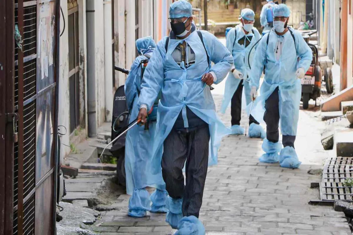 Coronavirus in India: 47 दिनों का टूटा रिकॉर्ड, देश में कोरोना संक्रमितों की संख्या 90 लाख के पार, 24 घंटे में हुई 584 लोगों की मौत