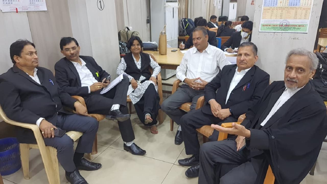 झारखंड में Court Fee में वृद्धि का विरोध, लगाया काला बिल्ला, 35 हजार अधिवक्ता न्यायिक कार्यों से अलग