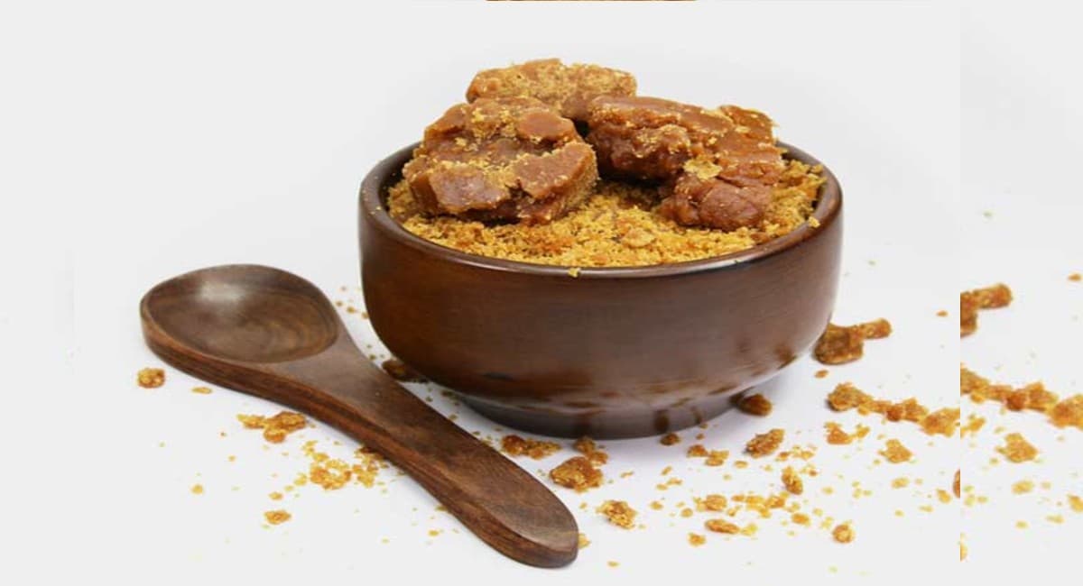 पॉल्यूशन से अगर है बचना, तो कर दें शुरू गुड़ खाना, मिठास के साथ मिलेगा स्वास्थ्य लाभ