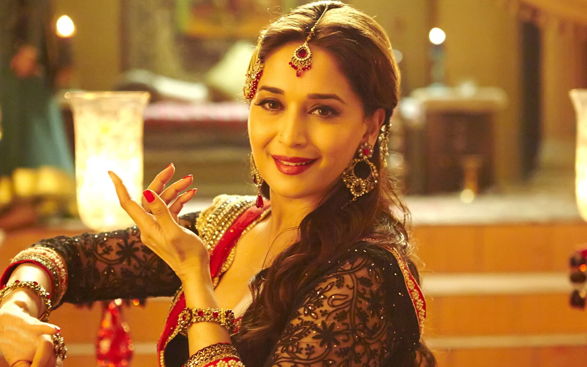 Happy Birthday Madhuri Dixit : 54 की हुईं माधुरी दीक्षित, ग्लैमर गर्ल से लेकर मां की भूमिका को बखूबी निभाया पर्दे पर