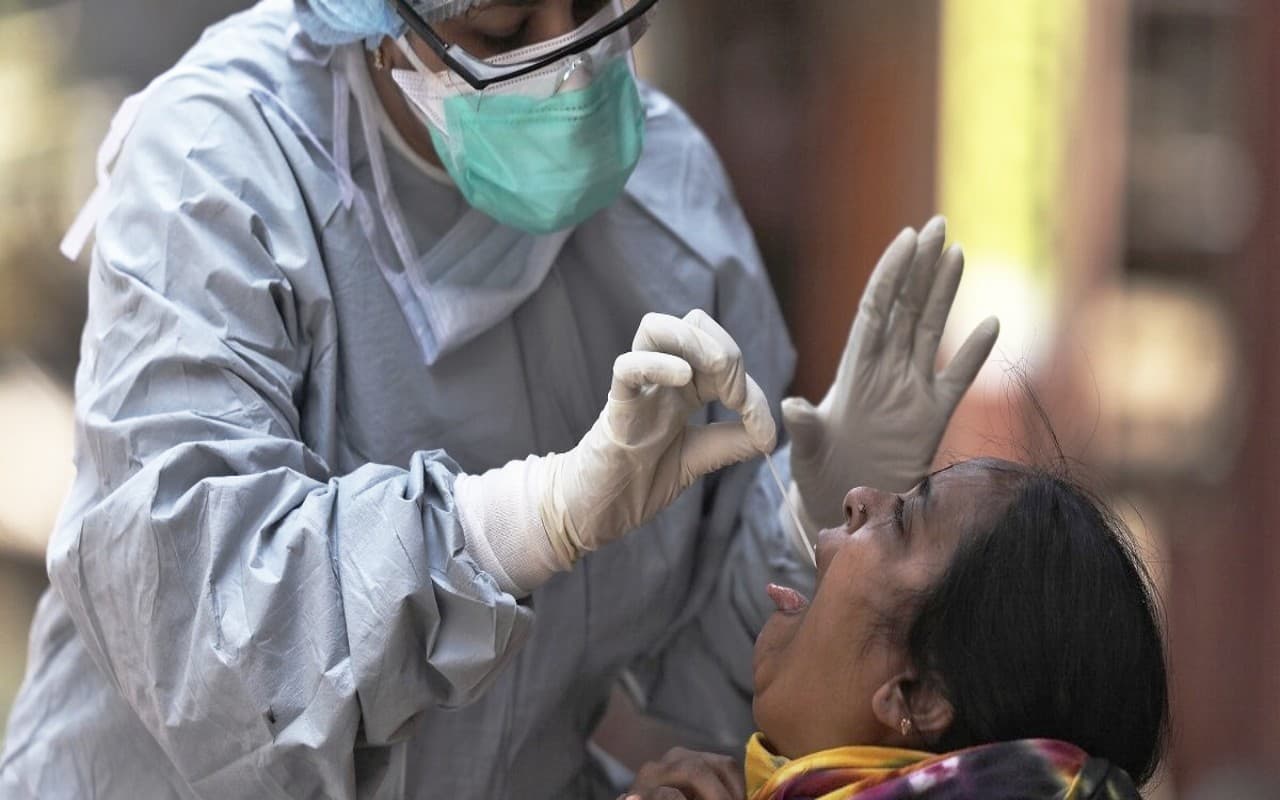 Covid 19 Update: लगातार तीसरे दिन घटे कोरोना के मामले, बीते 24 घंटों में 6660 नये केस दर्ज