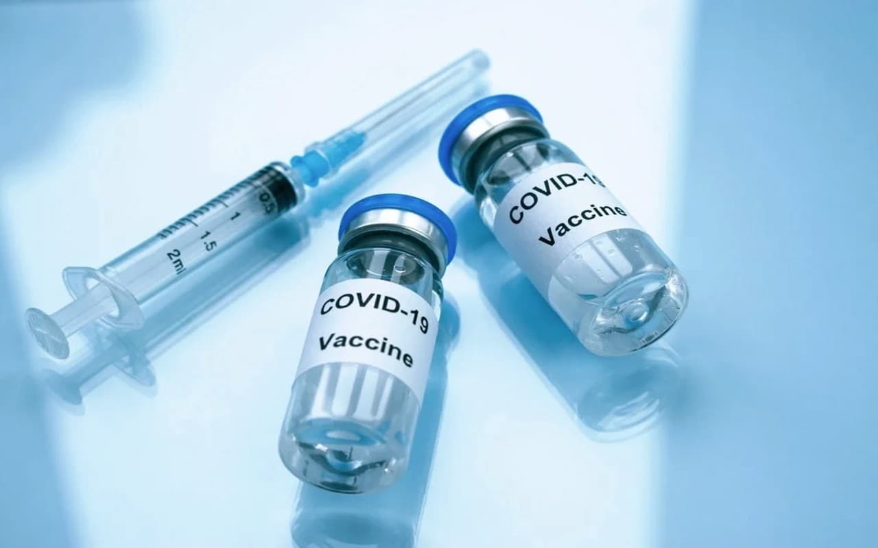 Corona Vaccination: वैक्सीनेशन और बूस्टर डोज से कोरोना के मामले घटे, रिसर्च में खुलासा