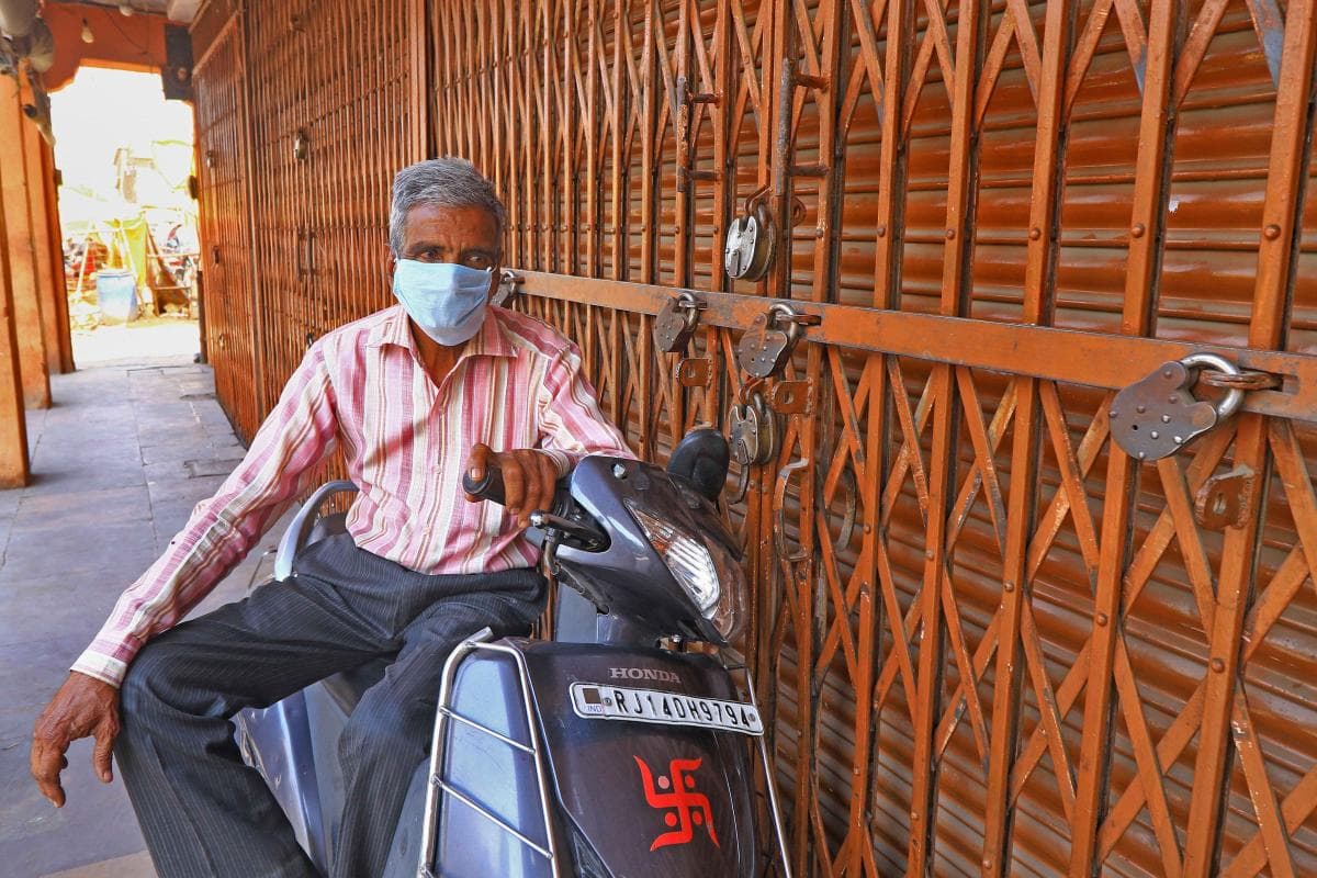 Covid19 के 25 नये केस मिले, राजस्थान में मरीजों की संख्या 1100 के पार, 40 थाना क्षेत्रों में कर्फ्यू Covid19 के 25 नये केस मिले, राजस्थान में मरीजों की संख्या 1100 के पार, 40 थाना क्षेत्रों में कर्फ्यू