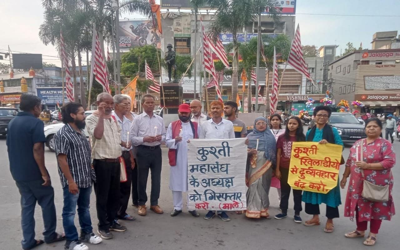 महिला पहलवानों के समर्थन में भाकपा माले ने रांची में निकाला कैंडल मार्च, केंद्र सरकार पर साधा निशाना