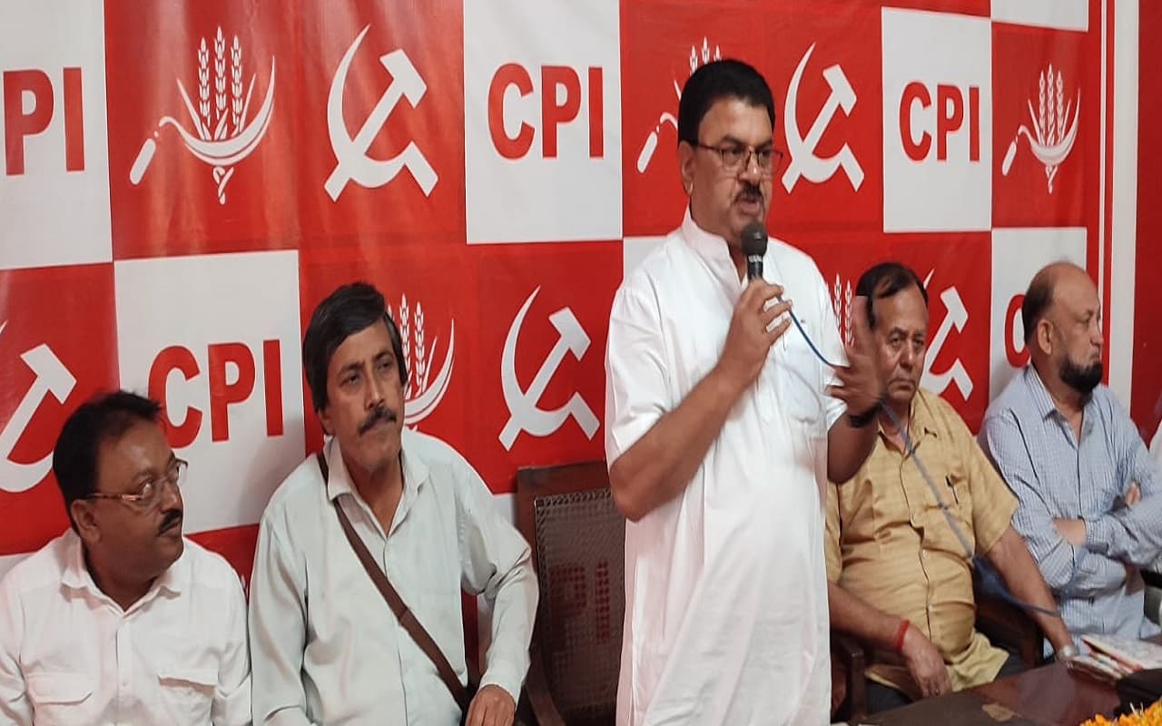 अंतरराष्ट्रीय मजदूर दिवस पर बोले सीपीआई नेता महेंद्र पाठक, सिटी बस कर्मचारियों को स्थायी करे रांची नगर निगम