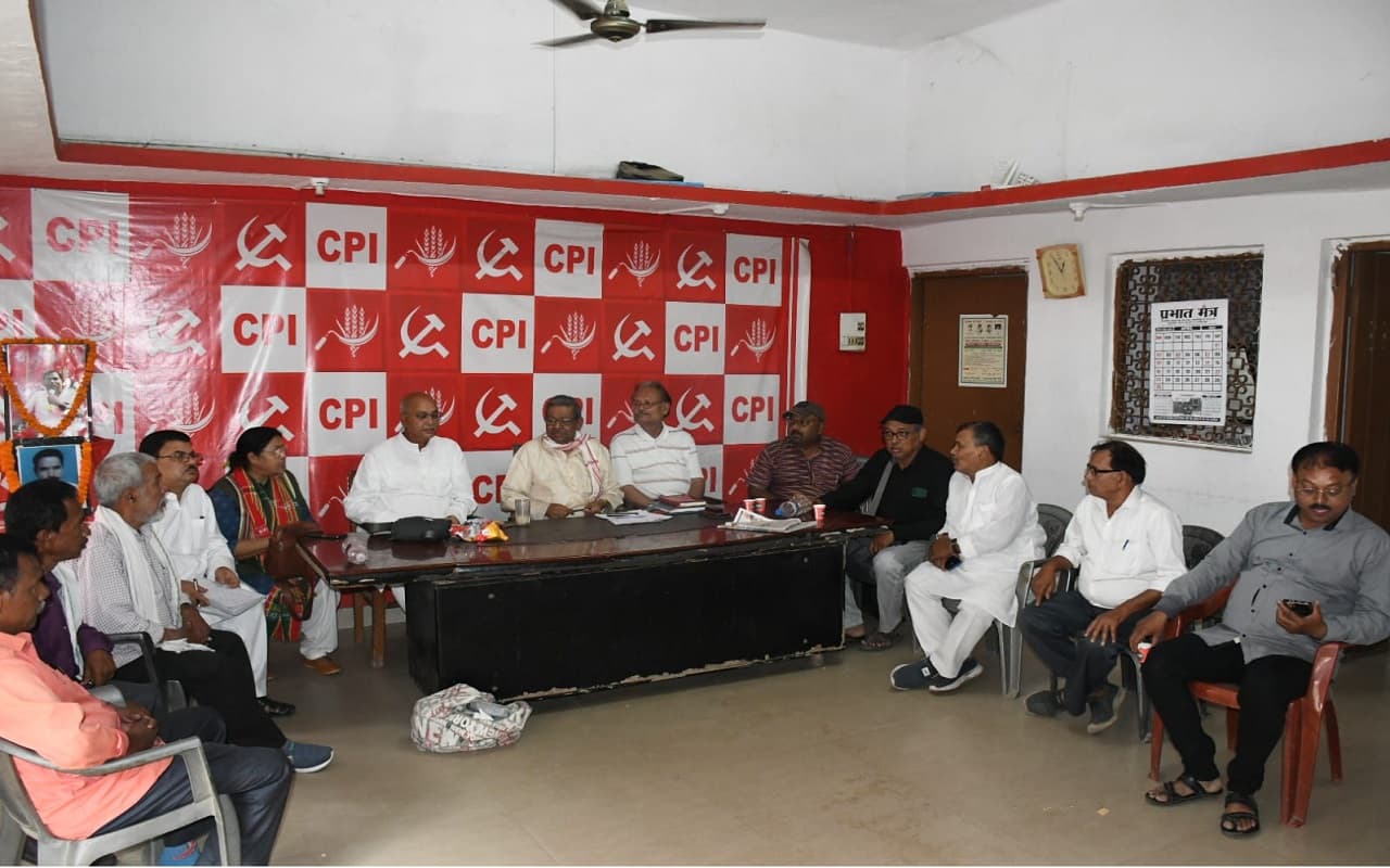 जल, जंगल व जमीन की लूट के खिलाफ होगा आंदोलन, विस्थापन पर क्या बोले पूर्व सांसद भुवनेश्वर प्रसाद मेहता?