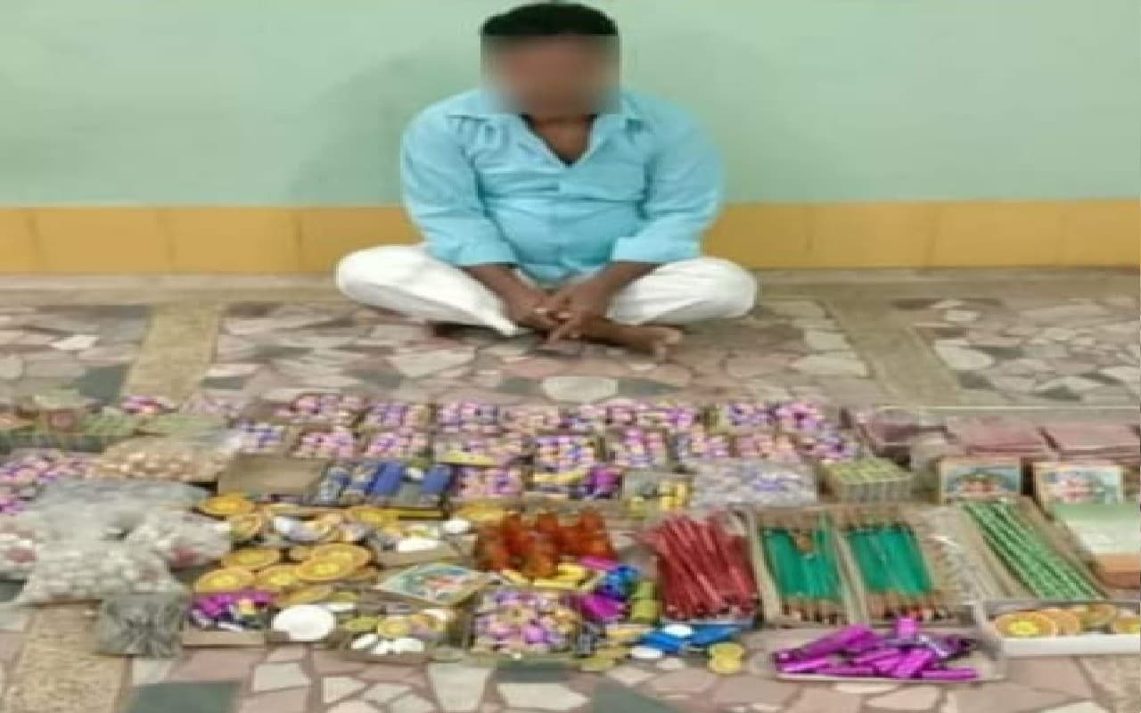 West Bengal : बर्दवान जिला पुलिस ने जब्त किया अवैध पटाखों का जखीरा, तीन गिरफ्तार