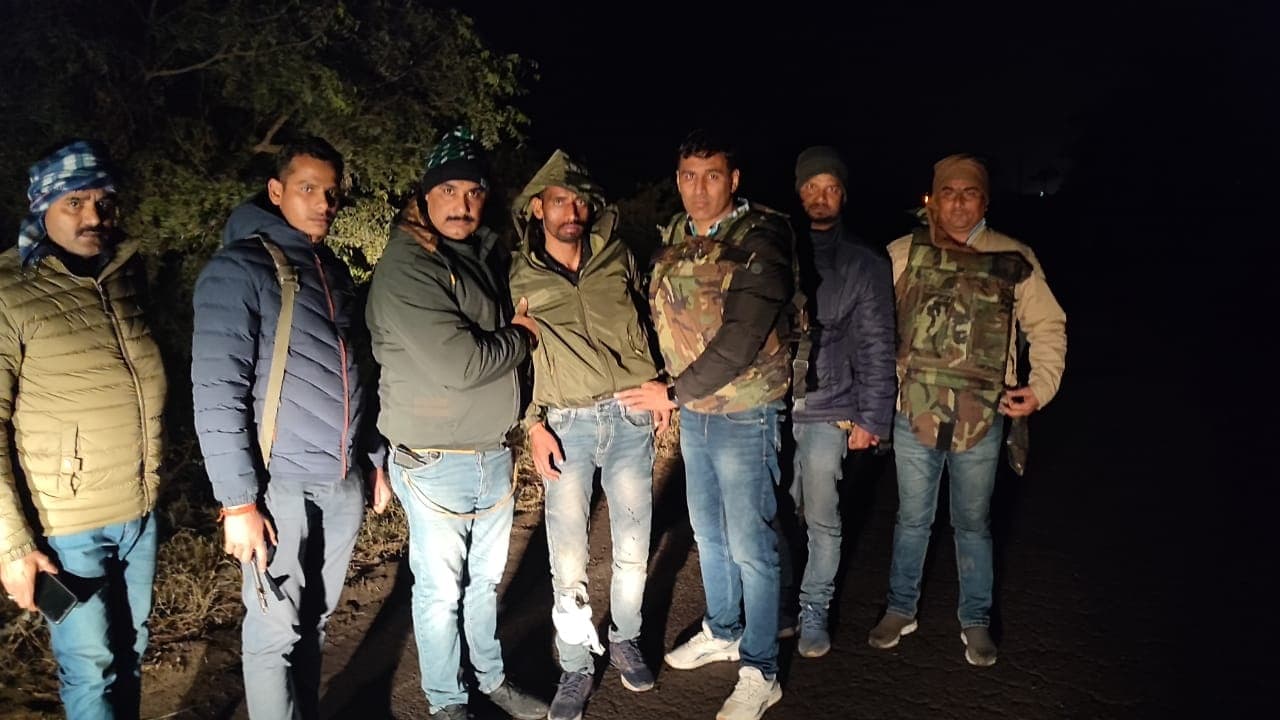 Agra News: पुलिस और गांजा तस्करों के बीच मुठभेड़, करोड़ों के गांजे के साथ 10 गिरफ्तार