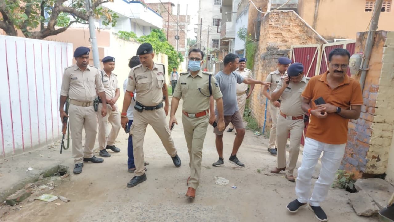 Bihar Crime: भागलपुर के अपार्टमेंट में दो लोगों को धारदार हथियार से काटा, गार्ड की मौत, एक जख्मी